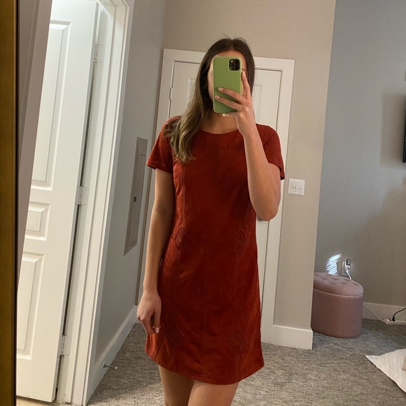 Dillard’s Suede Rust Short Sleeve Dress - Picture 2 of 3